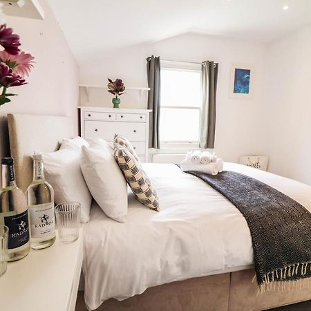 Modern & Spacious 1 Bedroom Clapham Junction Flat لندن المظهر الخارجي الصورة