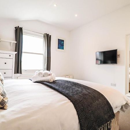 Modern & Spacious 1 Bedroom Clapham Junction Flat لندن المظهر الخارجي الصورة
