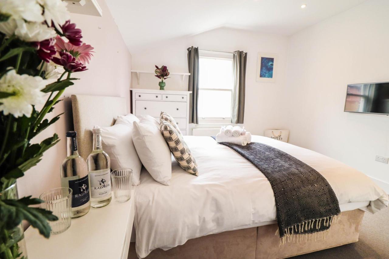 Modern & Spacious 1 Bedroom Clapham Junction Flat لندن المظهر الخارجي الصورة