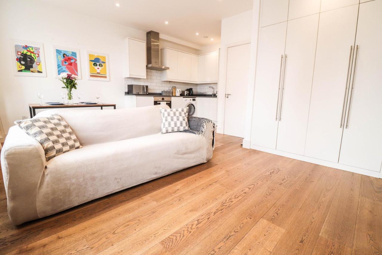 Modern & Spacious 1 Bedroom Clapham Junction Flat لندن المظهر الخارجي الصورة