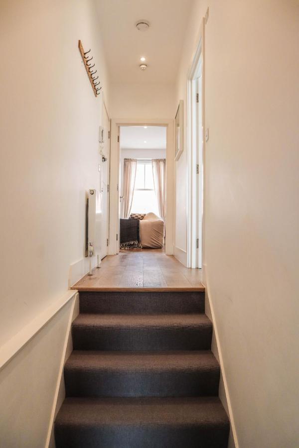Modern & Spacious 1 Bedroom Clapham Junction Flat لندن المظهر الخارجي الصورة