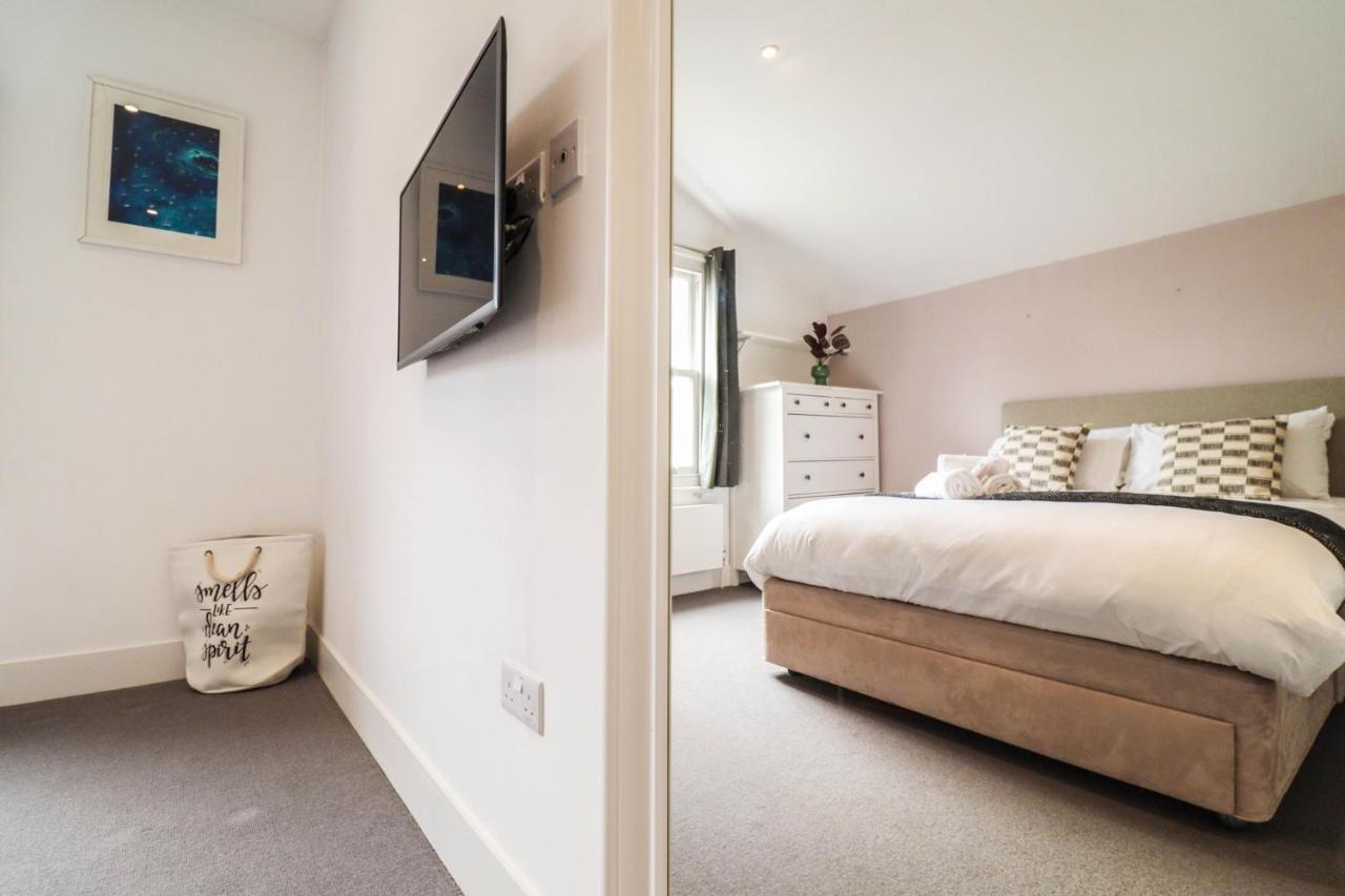 Modern & Spacious 1 Bedroom Clapham Junction Flat لندن المظهر الخارجي الصورة