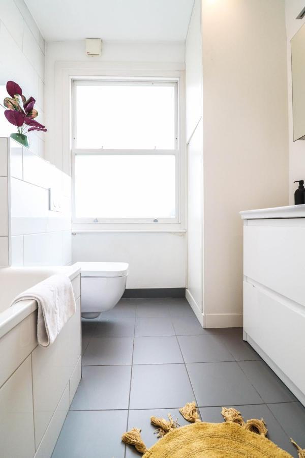 Modern & Spacious 1 Bedroom Clapham Junction Flat لندن المظهر الخارجي الصورة
